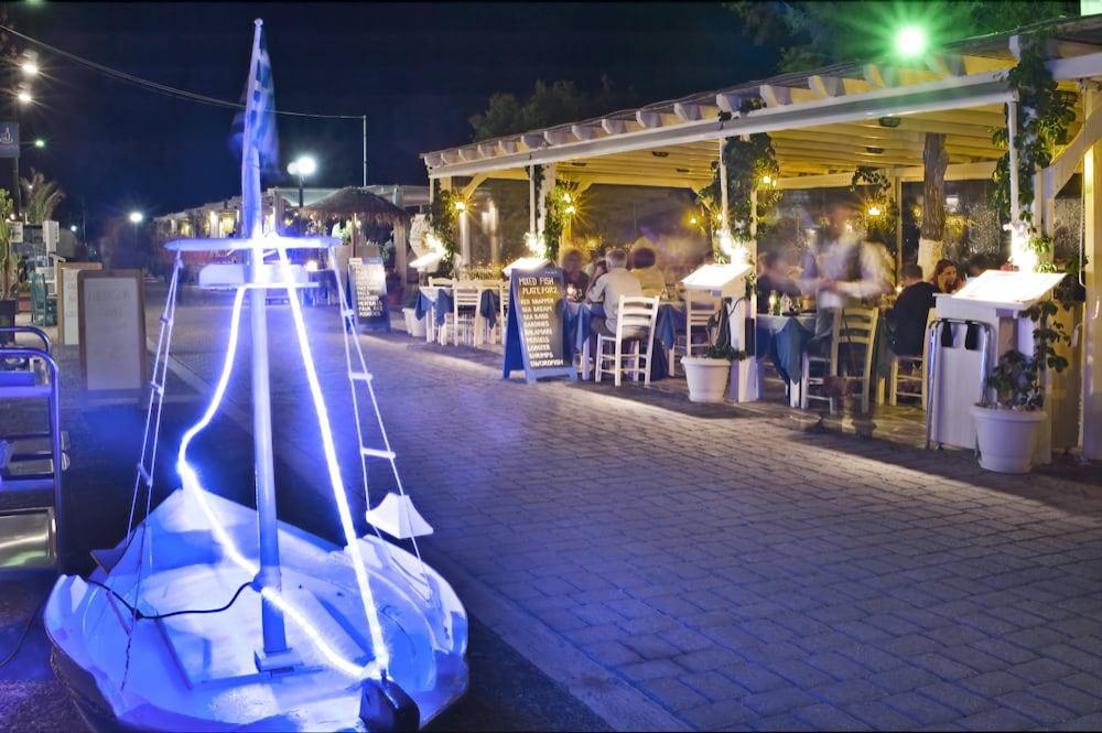 Poseidon Beach Hotel Kamári Exterior foto